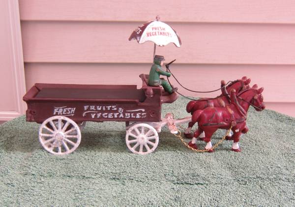 Photo Vintage Cast Iron Horse-Drawn FRUIT AND VEGETABLE WAGON with DRIVER AN $20