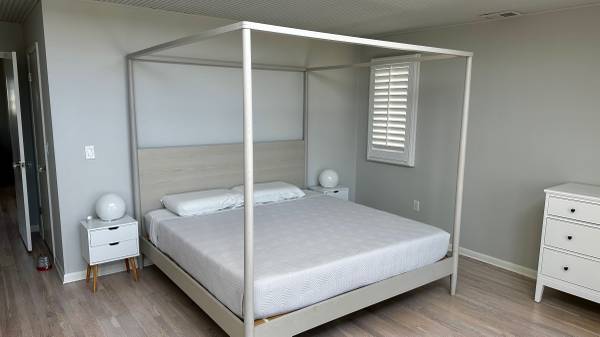 Photo West Elm Mid-Century Canopy Bed - King, Pebble $1,000