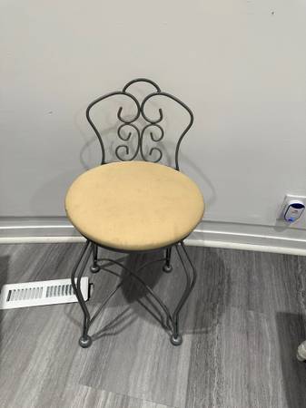 Photo small wrought iron vanity chair $50