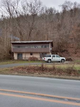 House on White River Hwy 14 between Batesville and Mountain View $77,000