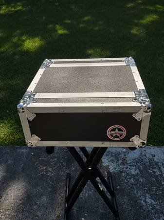 Photo Road Runner 4 space anvil style road case like new $120