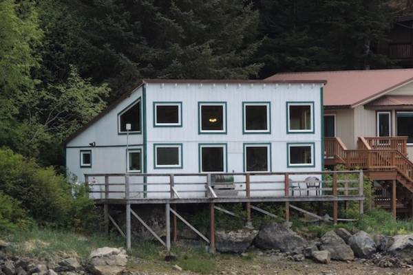 Photo Waterfront cabin in Elfin Cove ready for new owner $337,000