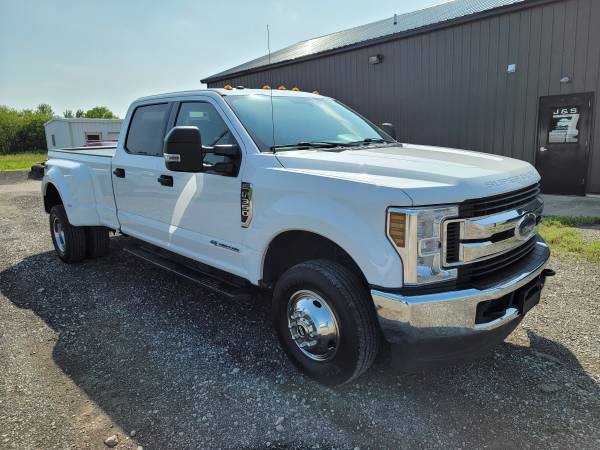 Photo 2018 FORD F350 XLT 4X4 CREW CAB LONG BED DUALLY 6.7 POWERSTROKE DIESEL - $35,900 (Blissfield)