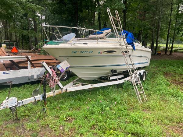 Photo 21 Sea ray boat with cabin $3,900