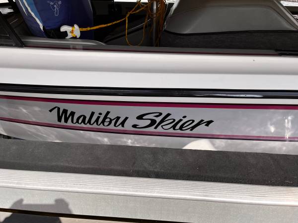 Malibu ski boat $8,000