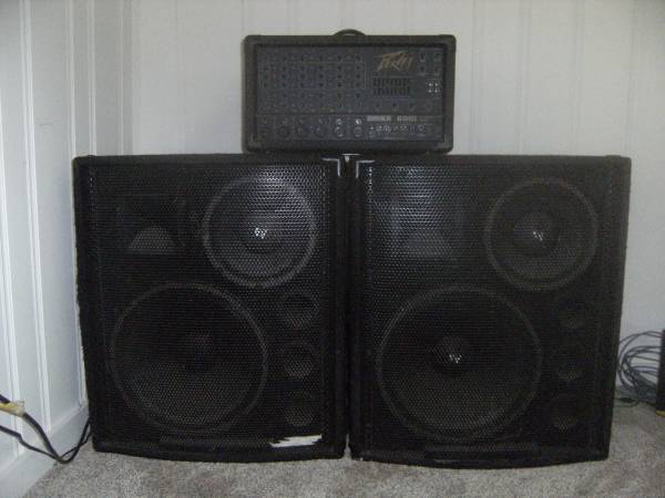 Photo Peavey XR 600E PA, 2 Speakers, and Mike and Stand $450