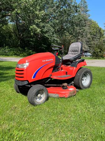 Photo Simplicity Conquest Garden Tractor with 50 Deck $1,400