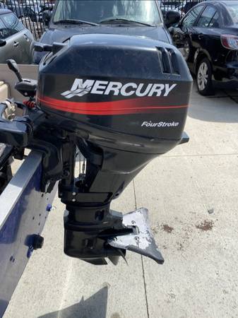Photo 15hp 4-stroke Mercury Outboard $800