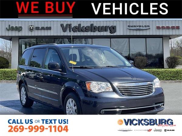 Photo 2013 Chrysler Town Country Touring $10,000