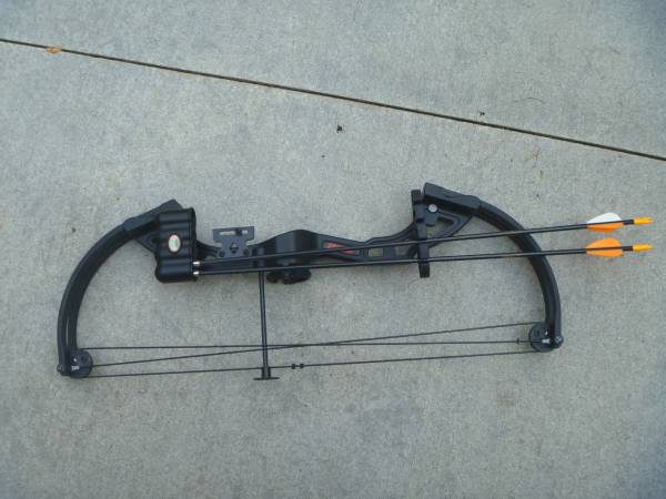 Photo BEAR YOUTH COMPOUND BOW $20