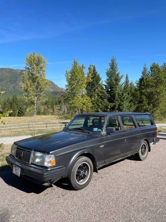 Photo 1991 Volvo wagon $2,500