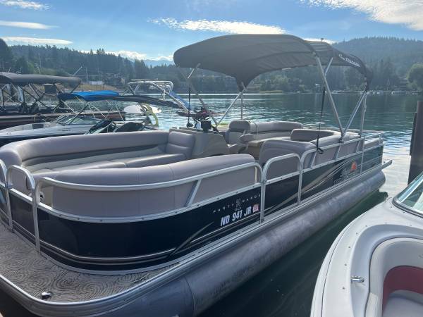 Photo 2014 Suntracker Party Barge DLX $26,500