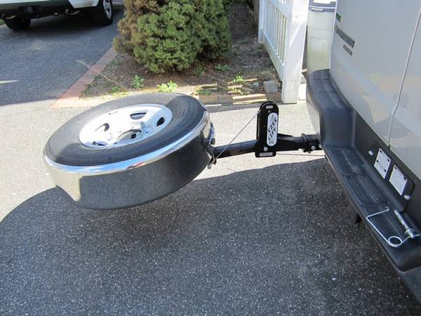 Photo HITCH MOUNT (Swing Out) SPARE TIRE MOUNT - ROADTREK $275