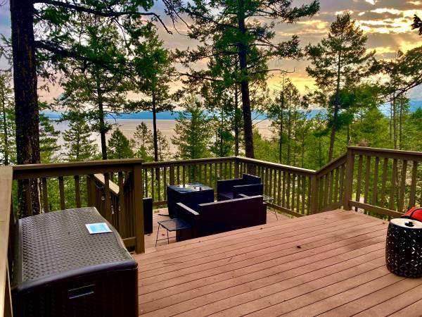 Photo Intimate  Invigorating Lake Views $850,000