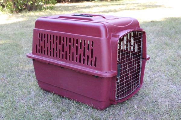Photo Medium-sized dog kennel $30