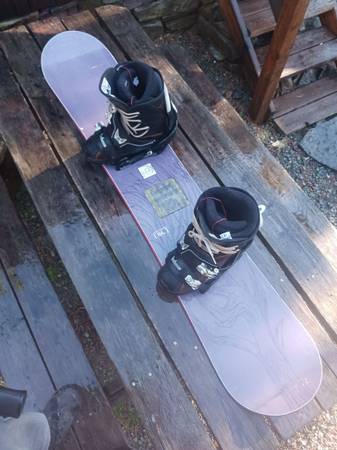 Photo Never Summer SL 152 CM snowboard with Burton bindings and Rossignol Boots mens s $150