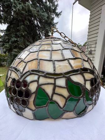 Photo VINTAGE LARGE STAINED GLASS LEADED HANGING LIGHT FIXTURE POOL TABLE VG $100