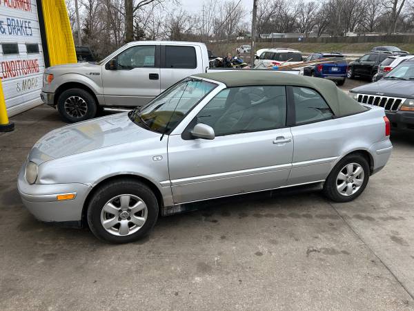Photo 2002 VW CABRIO - 4 CYLINDER  ONLY 109K MILES  CONVERTIBLE $4,450