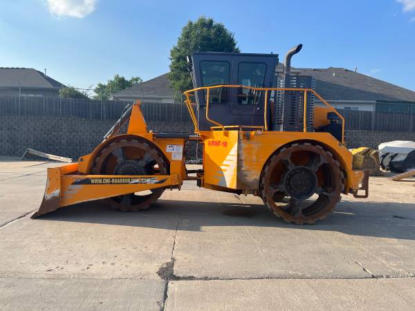 Photo 2017 CMI Open Wheel Compactor SP-3 $225,000