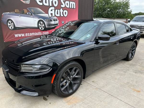 Photo 2019 Dodge Charger SXT 4dr Sedan $22,999