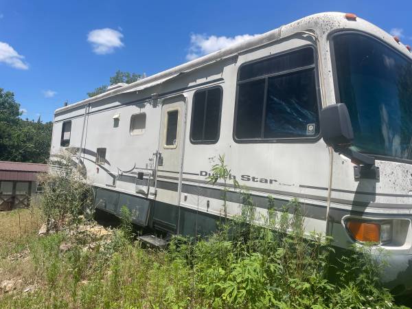 Photo 33ft 1999 Dutch Star motorhome with 460 engine Scrap or part out