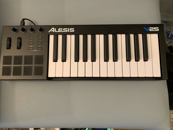 Photo Alesis MIDI Keyboard Controller $90
