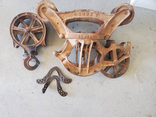 Photo Antique hay trolley carrier w pulley - Louden $100