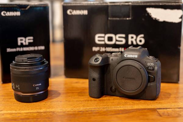 Photo Canon EOS R6 and Canon RF 35 1.8 STM $1