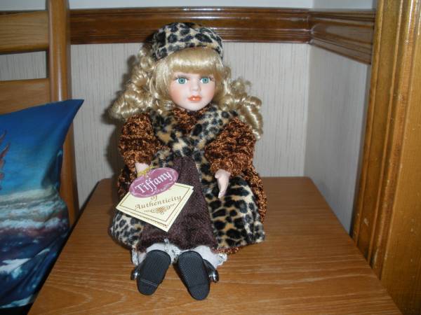 Photo Collectors Choice Genuine Fine Bisque Porcelain Doll Tiffany Wind Up $25