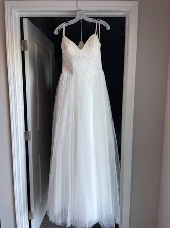 Photo Davids Bridal A-line wedding dress $500