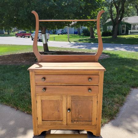 Photo Dry Sink - cabinet $140