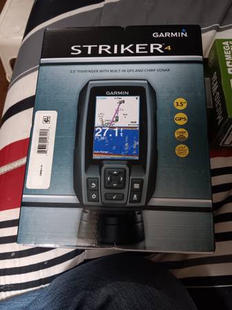 Photo Garmin Striker 4 3.5 fishfinder with Built-in GPS Chirp Sonar $100