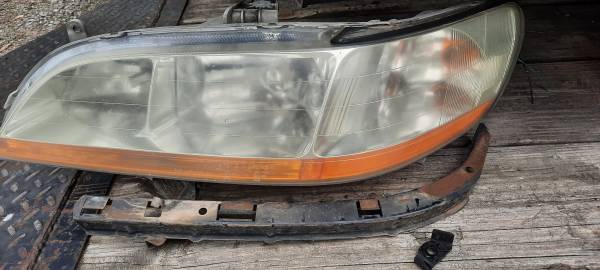 Photo HONDA ACCORD HEADLIGHTS 1997-2001 $70