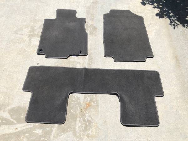 Photo Honda CR-V floor mats $50