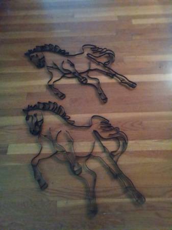 Photo Horse iron sculpture(2) $20