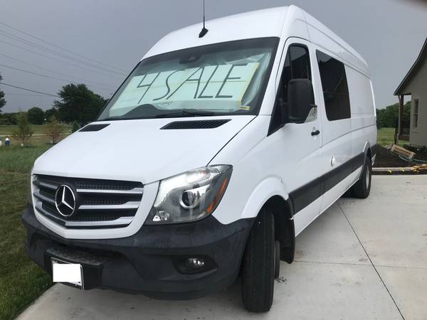 Photo Mercedes Benz Sprinter 3500 Cargo Van $55,000