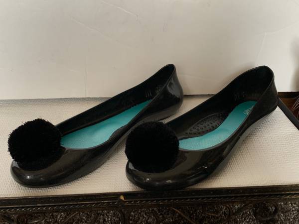 Photo NEW OKA-B Black Patent Leather Flats with Pom Pom Size 8 $25