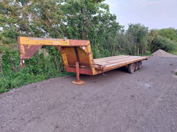 Photo PRICE DROP - Heavy Duty Triple Axle 24ft. Trailer -  With TITLE  $1