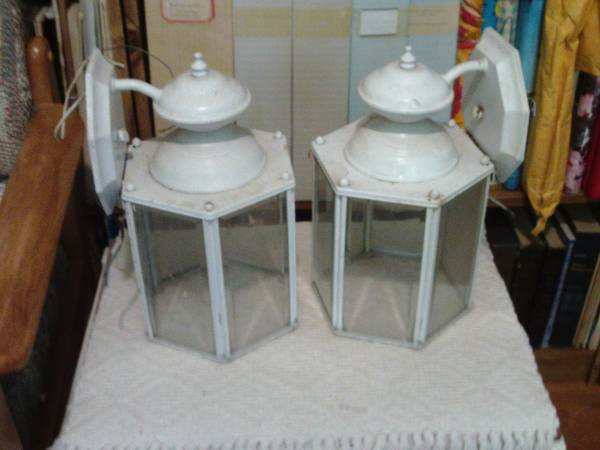 Photo Pair of wall mount outdoor lights $45