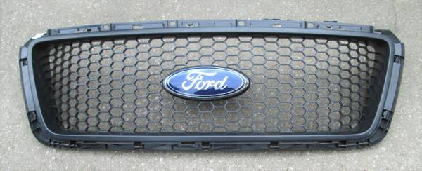 Photo REDUCED -- grille for 2004-2008 Ford F150 like new $60