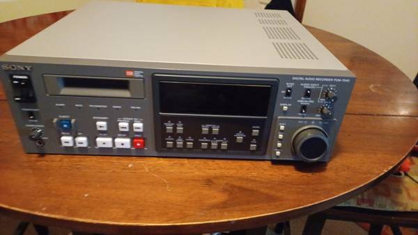 SONY PCM-7040 DIGITAL AUDIO RECORDER DAT CASSETTE DECK (OR BEST OFFER) $325