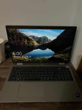 Photo Selling my college laptop $425