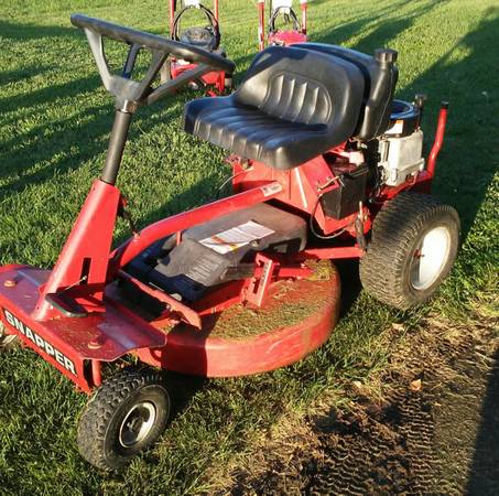 Photo Snapper 30 Rear Engine Riding Mower