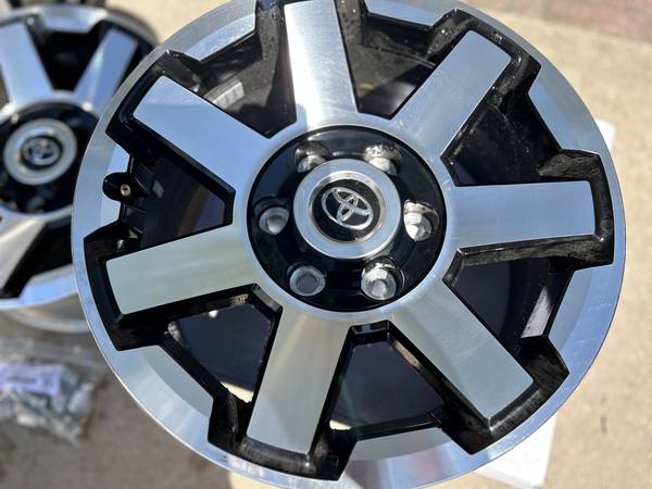 Photo Toyota 4 - BRAND NEW 17 7 spoke wheels with lug nuts $700