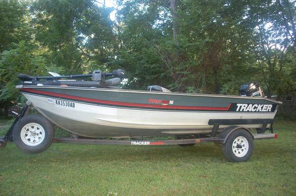 Photo Tracker Pro16 fishing boat $8,000