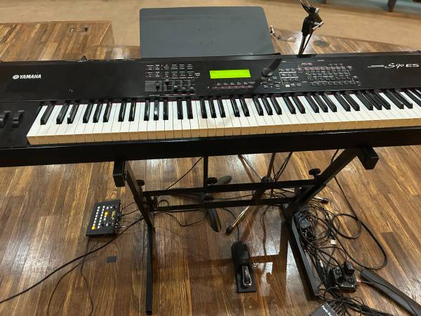 Photo Yamaha S90es 88 Key Synthesizer $900