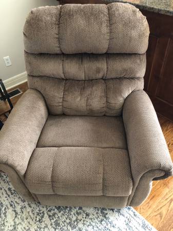 Photo recliner lift chair $450