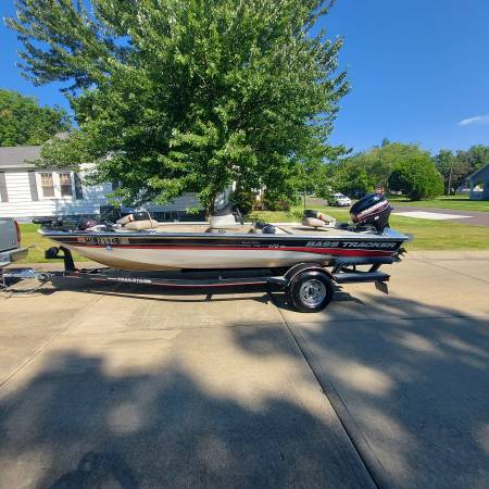 tracker pro17.5 bass boat $6,500