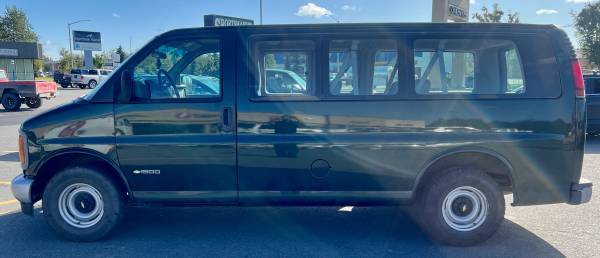 Photo 2002 Chevy express 8 (up to 12) passenger van $6,900