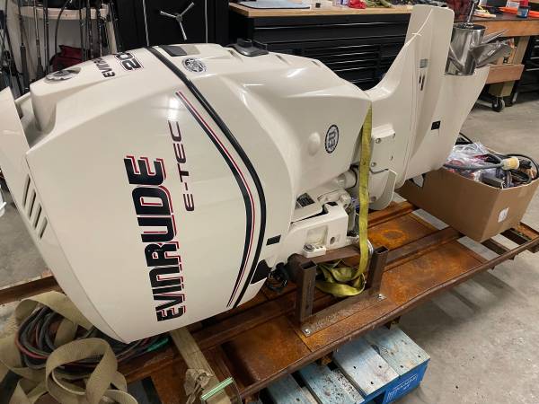 Photo Evinrude Etec 200HP $2,500